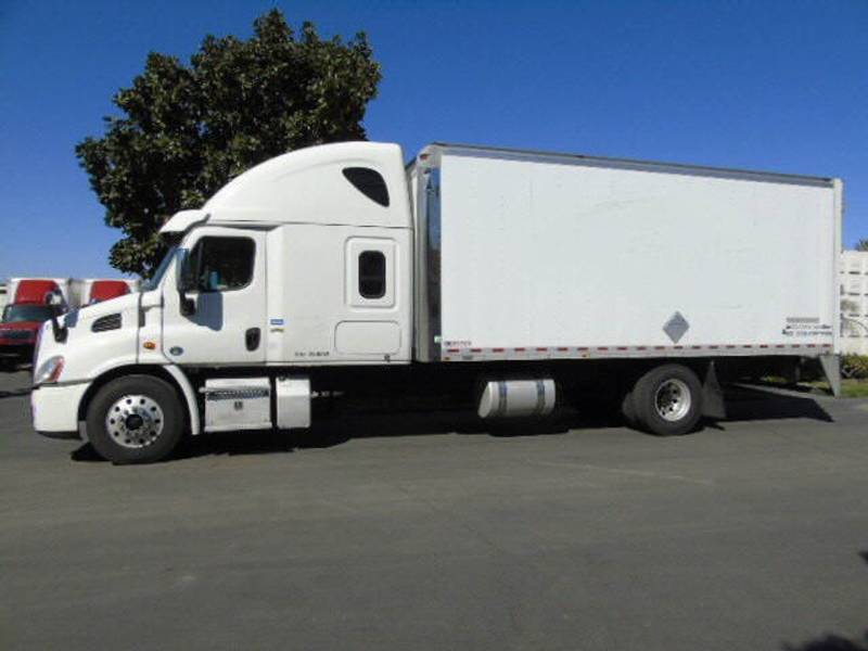 Box truck freightliner with sleeper for sale near me 26ft